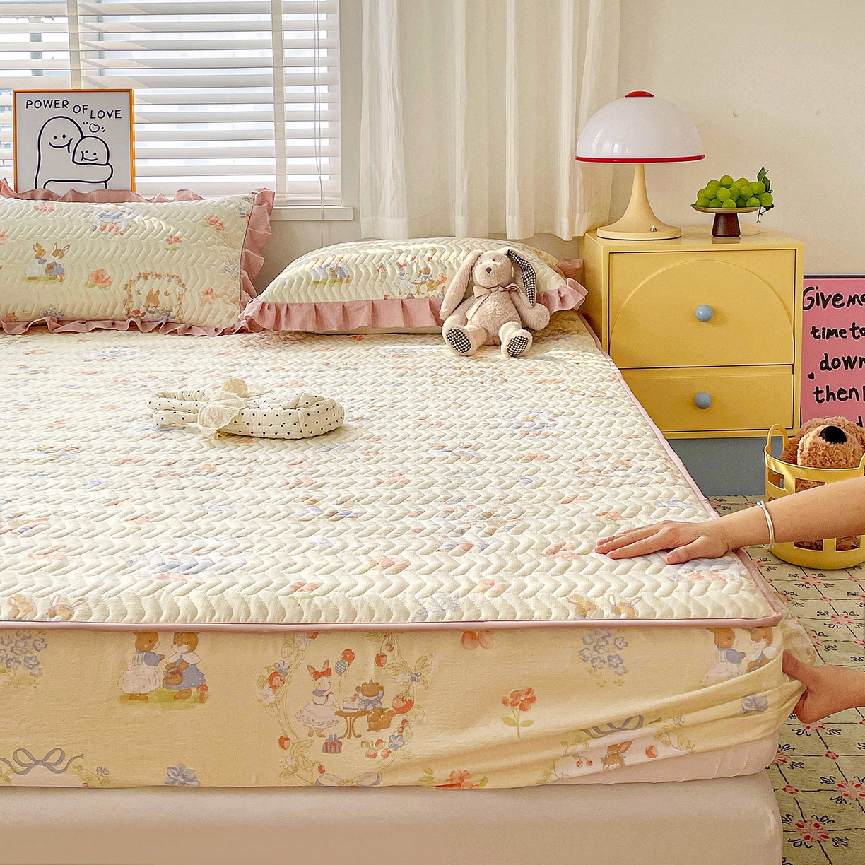 91家纺网 家纺一手货源 找家纺 （总）纽缦家纺 2026春夏新款云朵提花双层纱夹棉绗缝单床笠 床笠单件