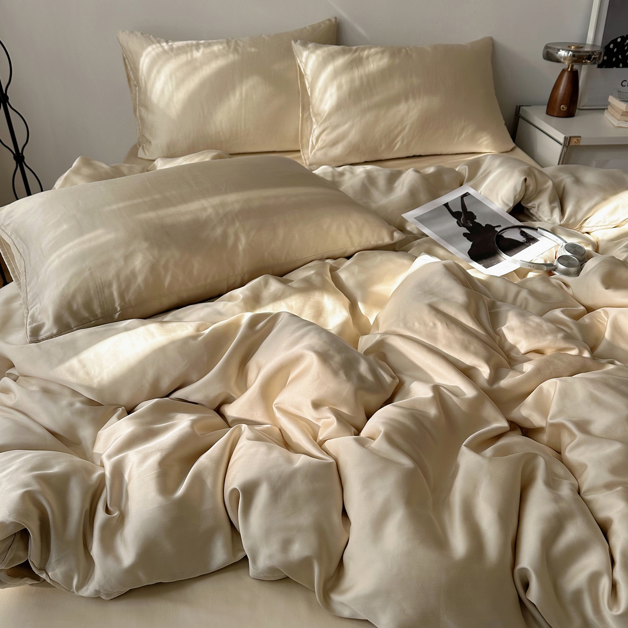 91家纺网 家纺一手货源 找家纺 悦织湾家纺 2026新款亲肤舒适冰丝四件套夏秋季凉爽透气纯色双拼床上用品学生宿舍单双人三四件套 可可香槟