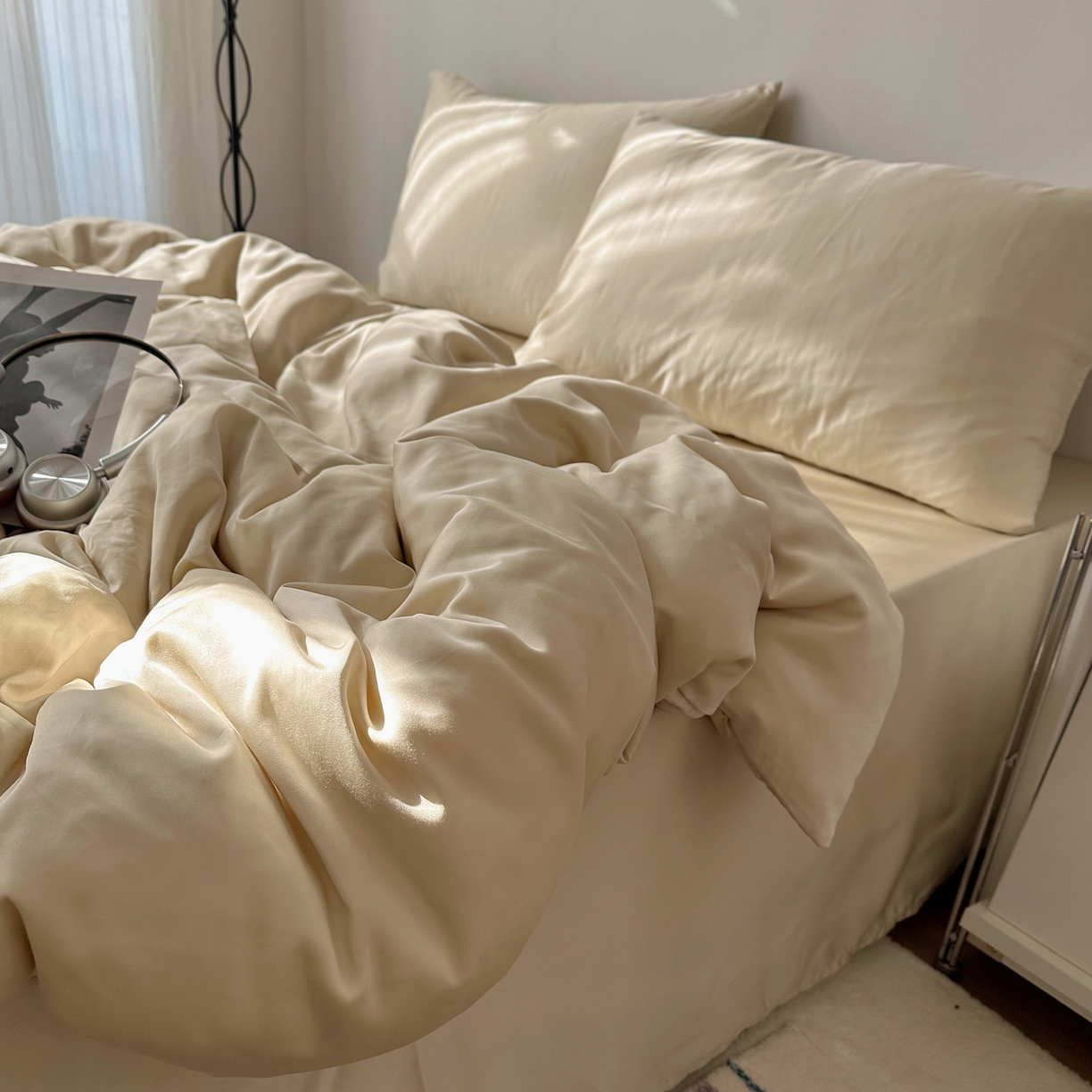 91家纺网 家纺一手货源 找家纺 悦织湾家纺 2026新款亲肤舒适冰丝四件套夏秋季凉爽透气纯色双拼床上用品学生宿舍单双人三四件套 可可香槟