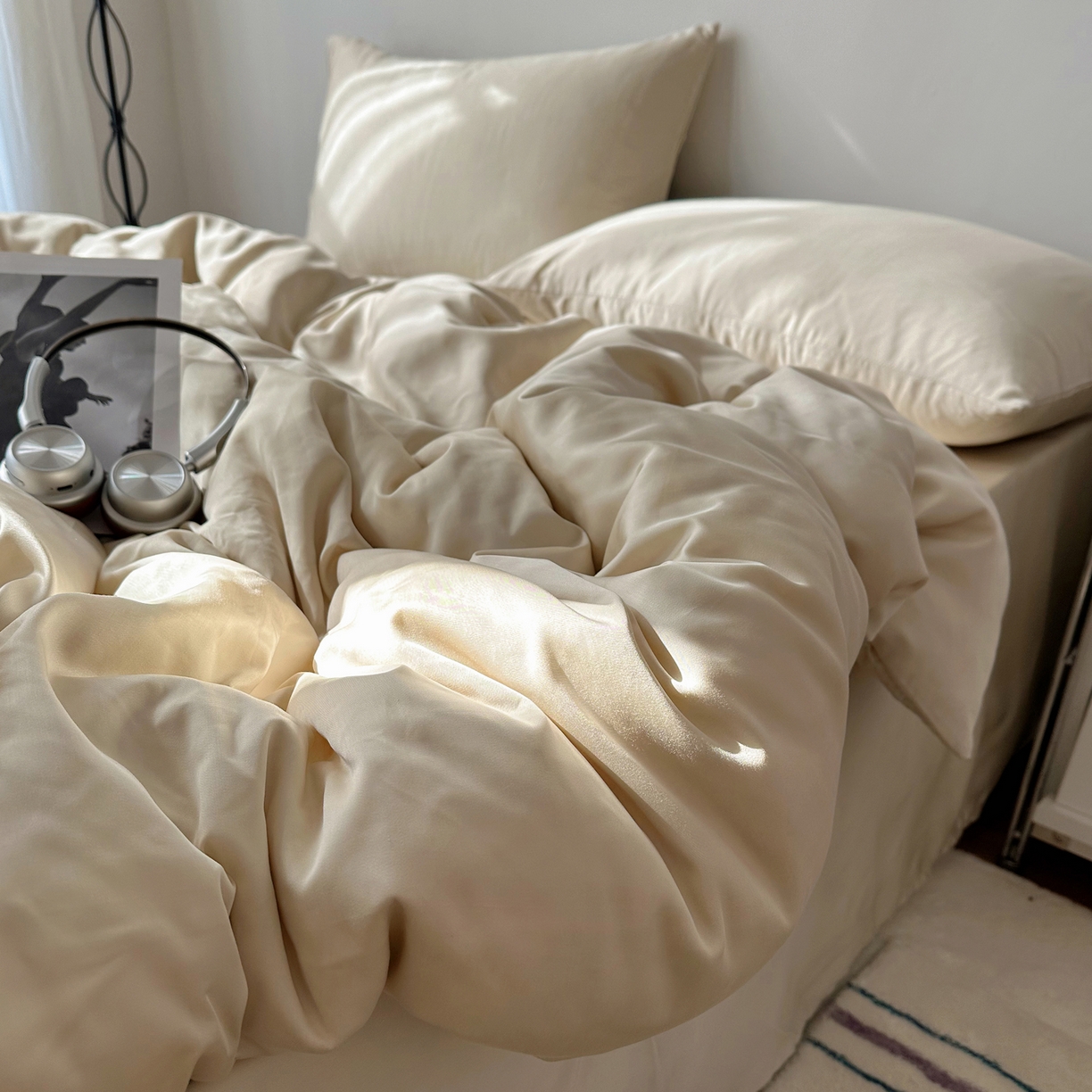 91家纺网 家纺一手货源 找家纺 悦织湾家纺 2026新款亲肤舒适冰丝四件套夏秋季凉爽透气纯色双拼床上用品学生宿舍单双人三四件套 可可香槟