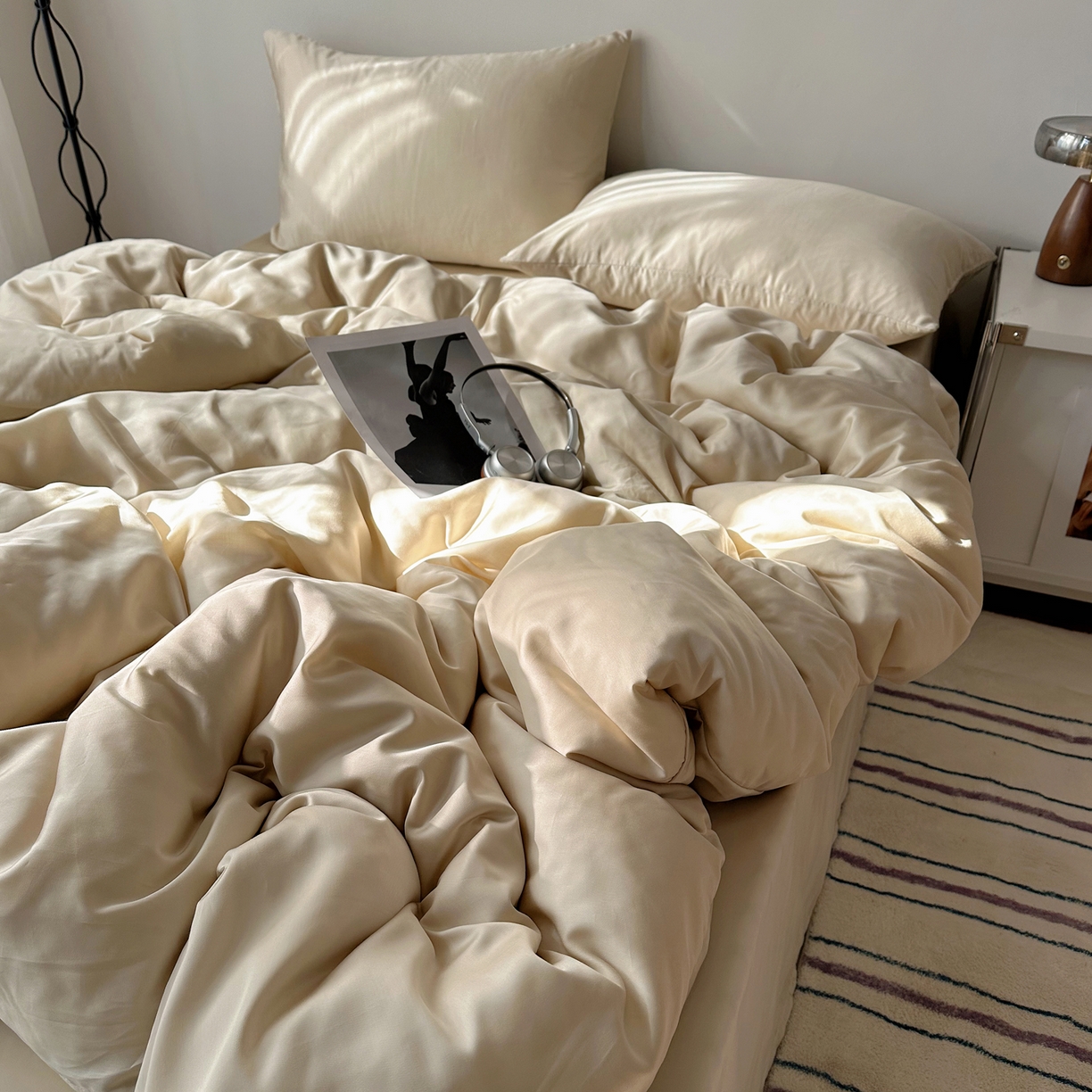 91家纺网 家纺一手货源 找家纺 悦织湾家纺 2026新款亲肤舒适冰丝四件套夏秋季凉爽透气纯色双拼床上用品学生宿舍单双人三四件套 可可香槟