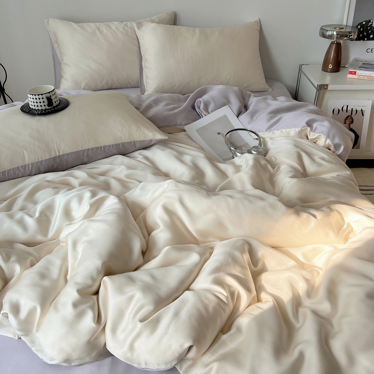 91家纺网 家纺一手货源 找家纺 悦织湾家纺 2026新款亲肤舒适冰丝四件套夏秋季凉爽透气纯色双拼床上用品学生宿舍单双人三四件套 米白+香芋紫