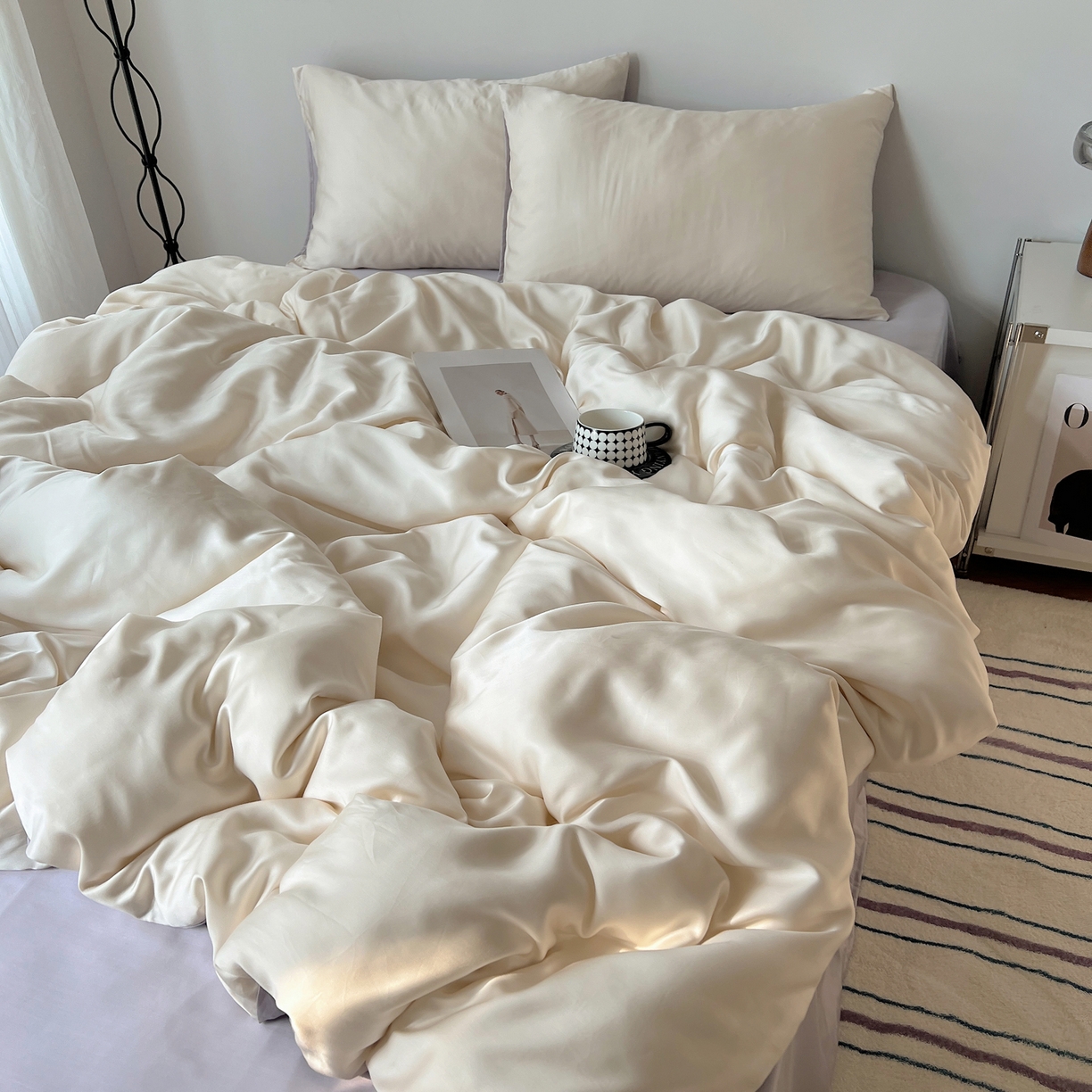 91家纺网 家纺一手货源 找家纺 悦织湾家纺 2026新款亲肤舒适冰丝四件套夏秋季凉爽透气纯色双拼床上用品学生宿舍单双人三四件套 米白+香芋紫