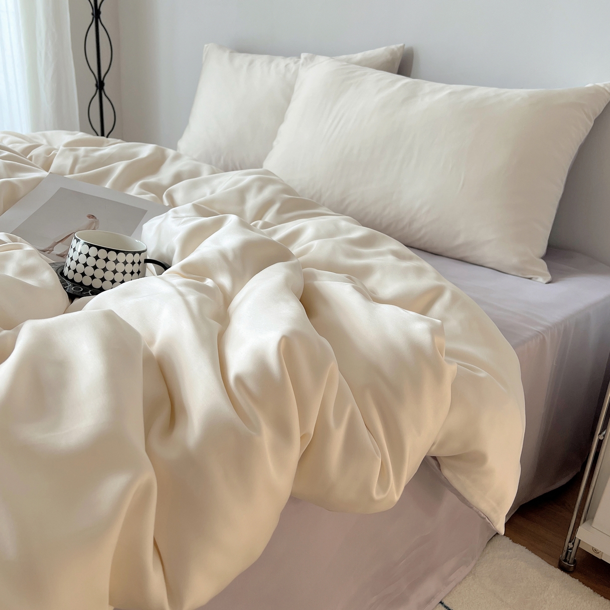 91家纺网 家纺一手货源 找家纺 悦织湾家纺 2026新款亲肤舒适冰丝四件套夏秋季凉爽透气纯色双拼床上用品学生宿舍单双人三四件套 米白+香芋紫