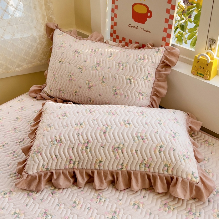 91家纺网 家纺一手货源 找家纺 纽缦家纺 2026春夏新款云朵提花双层纱夹棉绗缝单床笠 床笠单件 暗恋