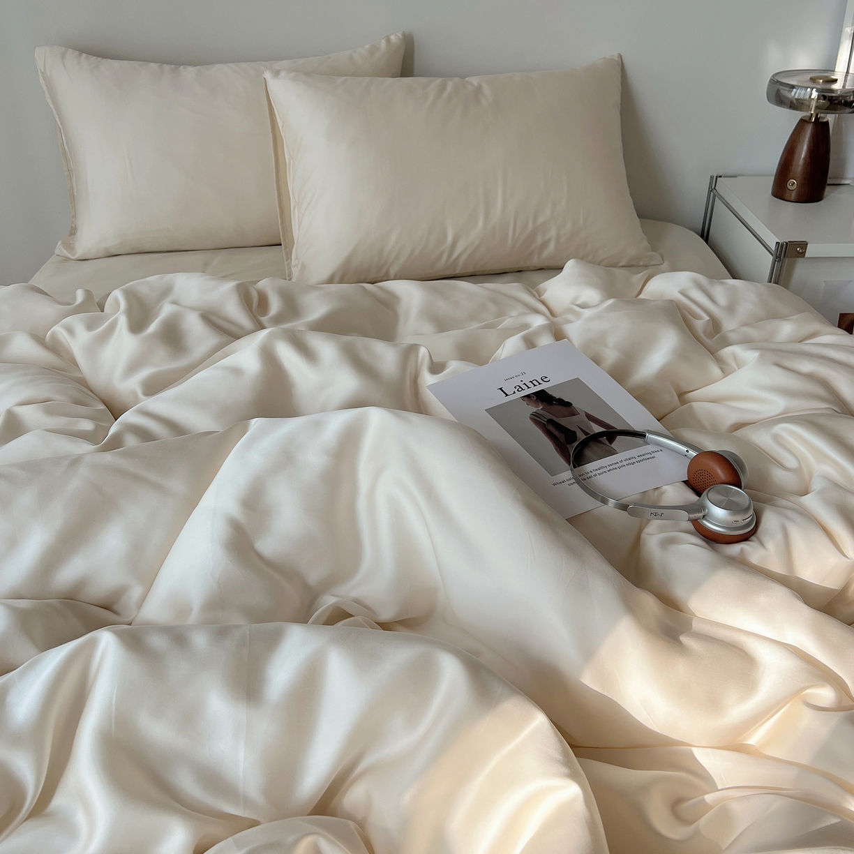 91家纺网 家纺一手货源 找家纺 悦织湾家纺 2026新款亲肤舒适冰丝四件套夏秋季凉爽透气纯色双拼床上用品学生宿舍单双人三四件套 柔白月光