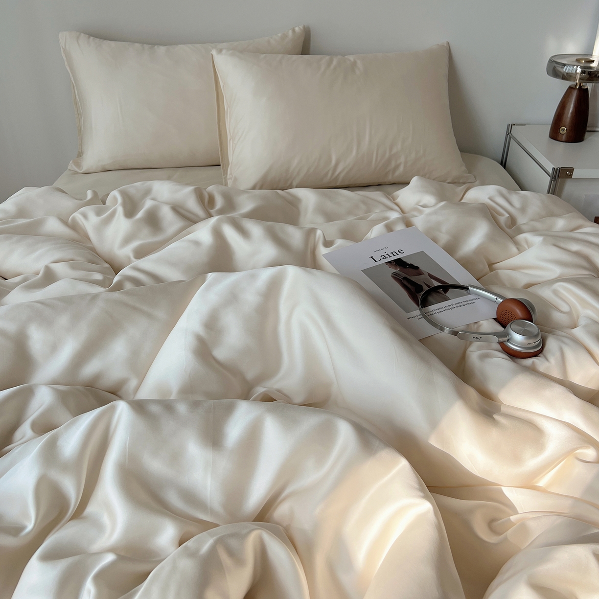 91家纺网 家纺一手货源 找家纺 悦织湾家纺 2026新款亲肤舒适冰丝四件套夏秋季凉爽透气纯色双拼床上用品学生宿舍单双人三四件套 柔白月光