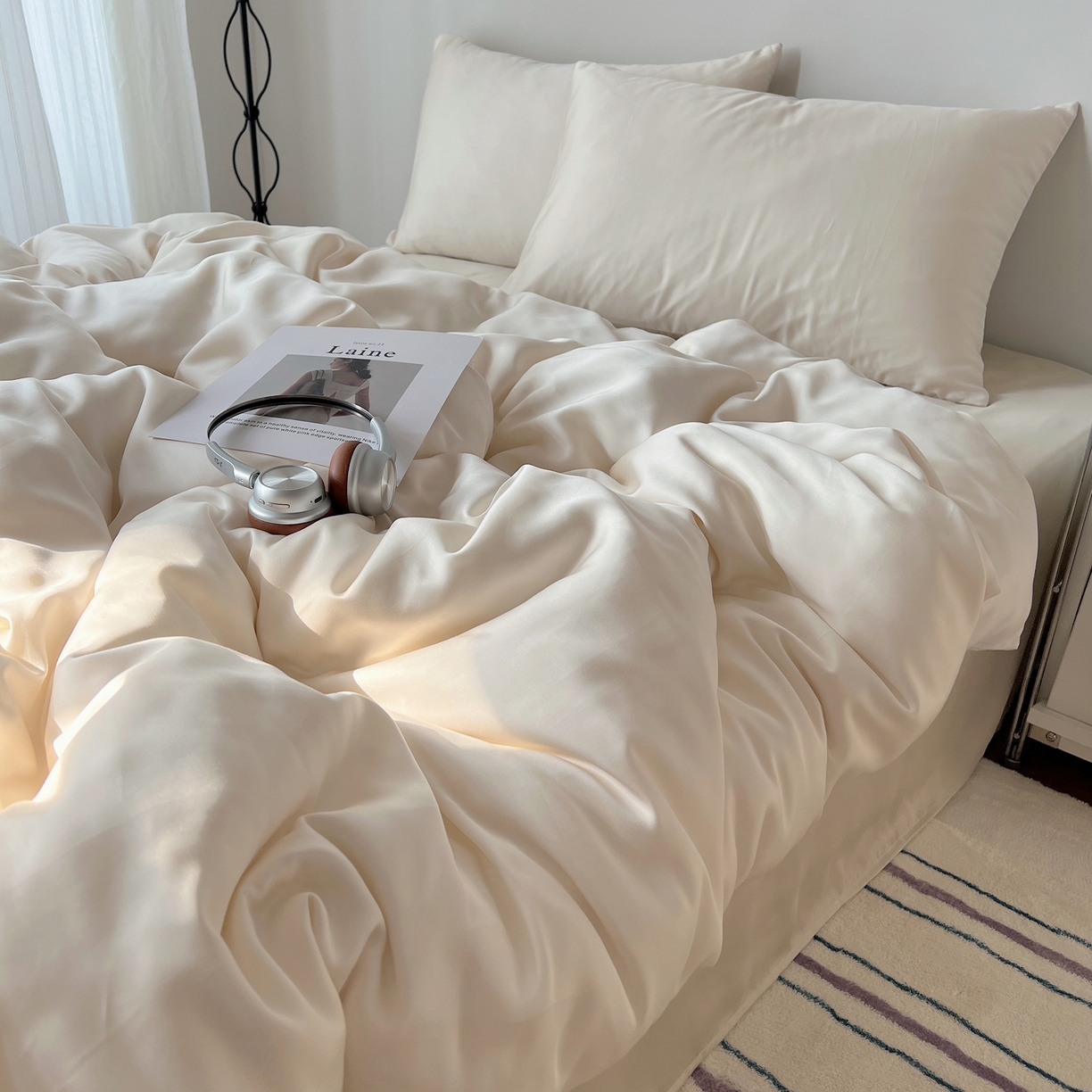 91家纺网 家纺一手货源 找家纺 悦织湾家纺 2026新款亲肤舒适冰丝四件套夏秋季凉爽透气纯色双拼床上用品学生宿舍单双人三四件套 柔白月光