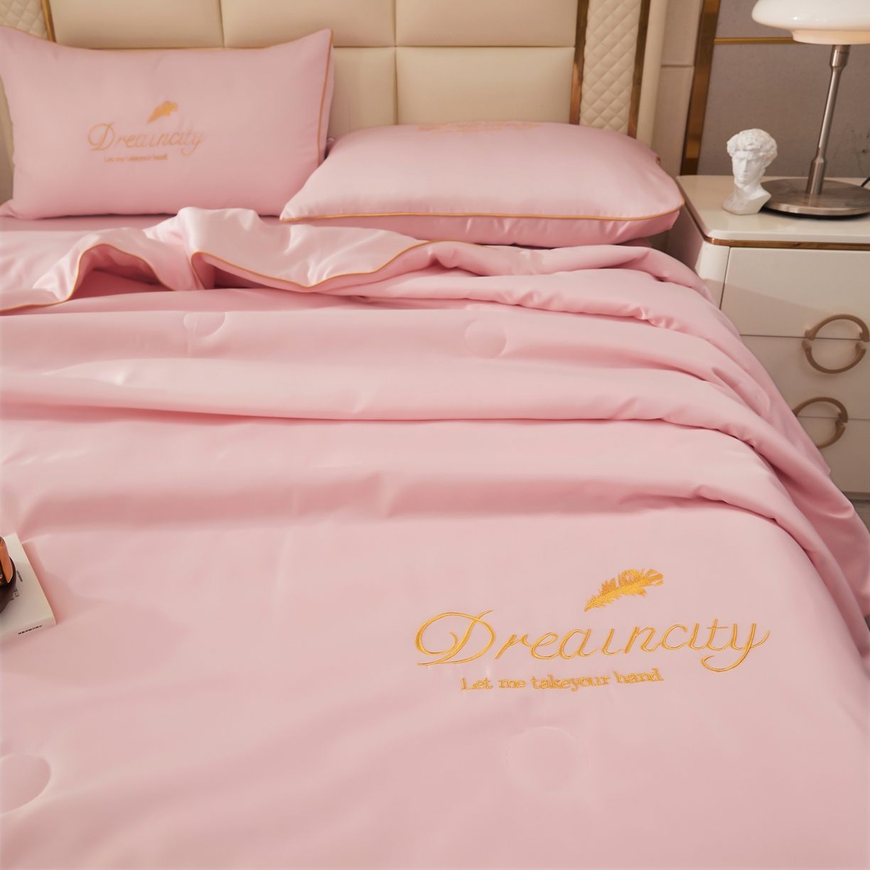 91家纺网 家纺一手货源 找家纺 好尚居 2026新款水洗真丝刺绣夏被被子被芯四件套 粉玉