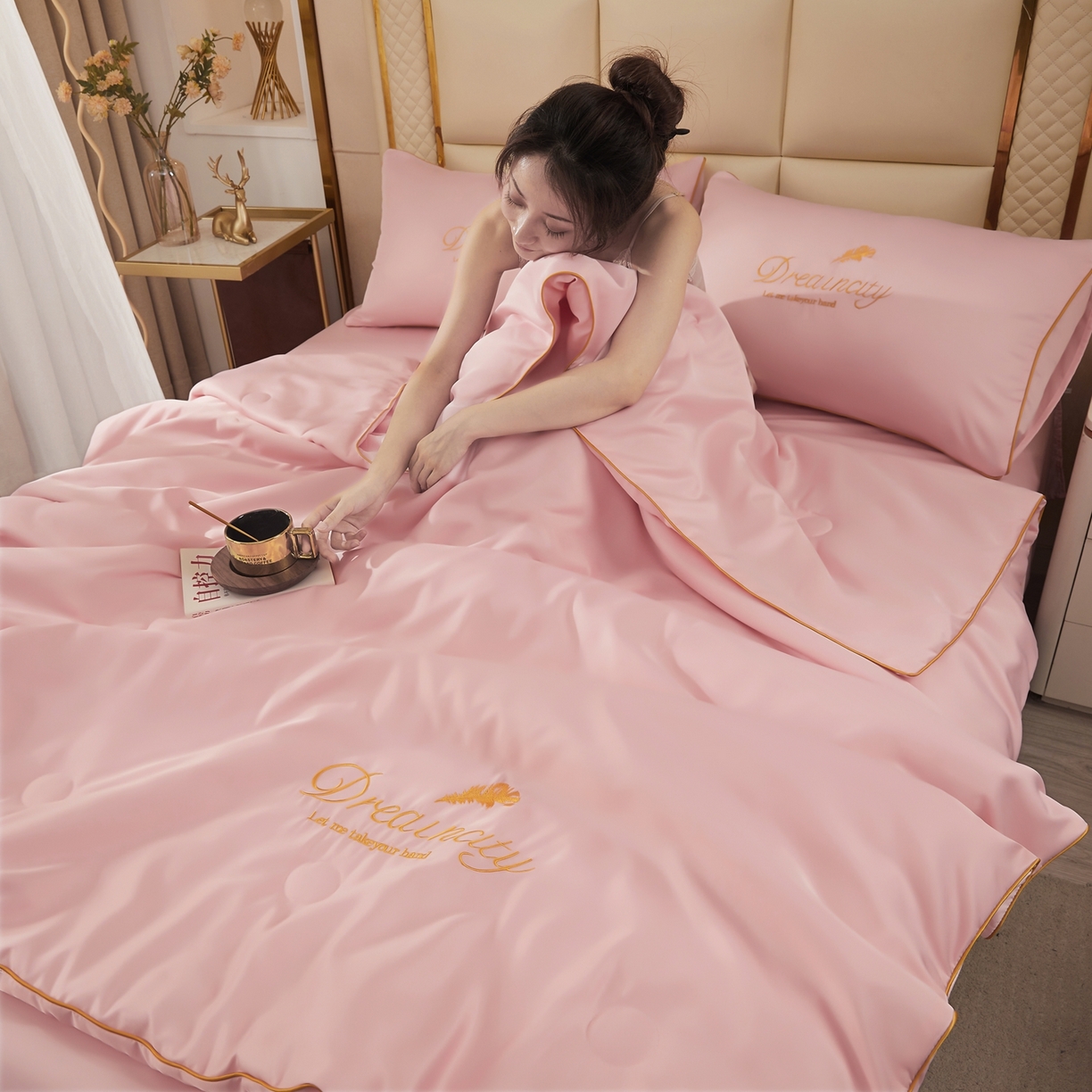 91家纺网 家纺一手货源 找家纺 好尚居 2026新款水洗真丝刺绣夏被被子被芯四件套 粉玉