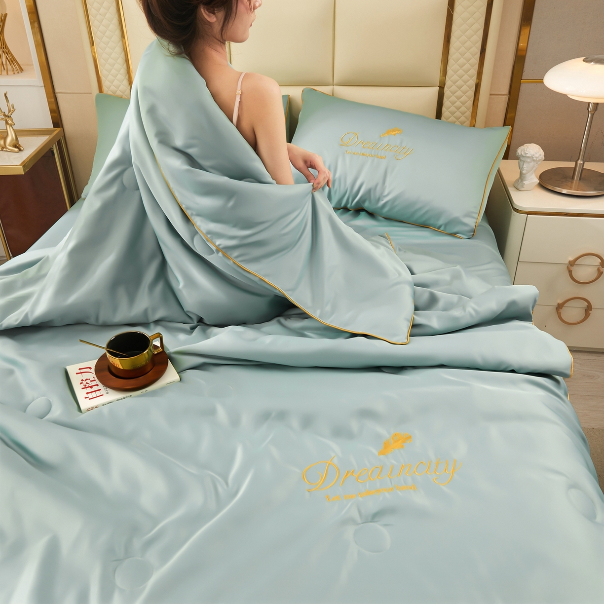 91家纺网 家纺一手货源 找家纺 好尚居 2026新款水洗真丝刺绣夏被被子被芯四件套 深海蓝