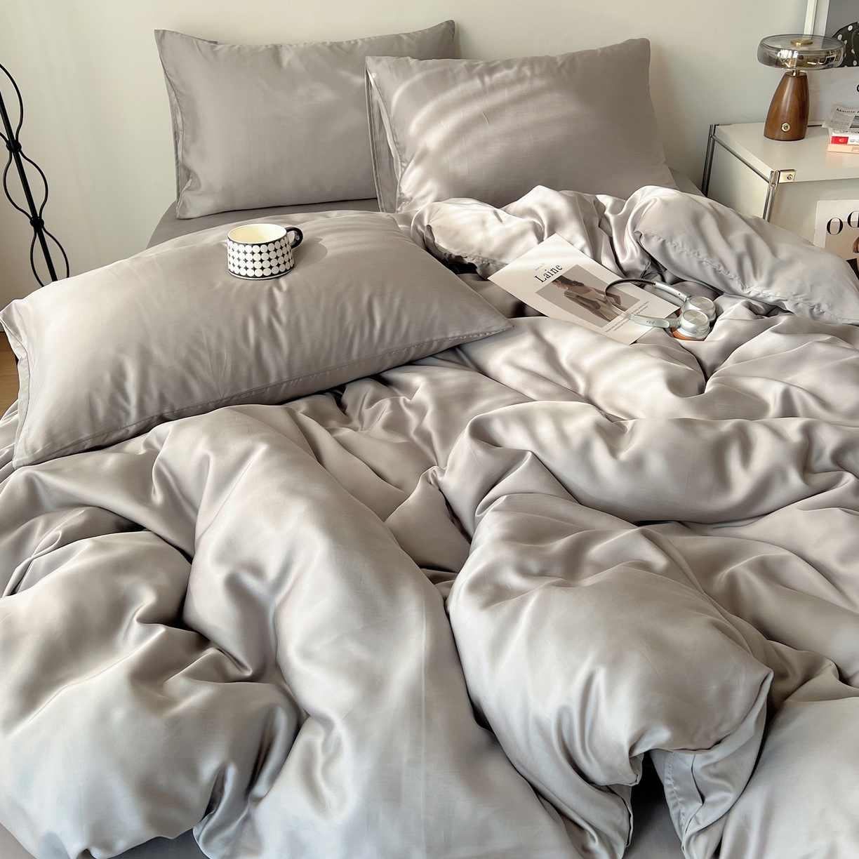 91家纺网 家纺一手货源 找家纺 悦织湾家纺 2026新款亲肤舒适冰丝四件套夏秋季凉爽透气纯色双拼床上用品学生宿舍单双人三四件套 银灰