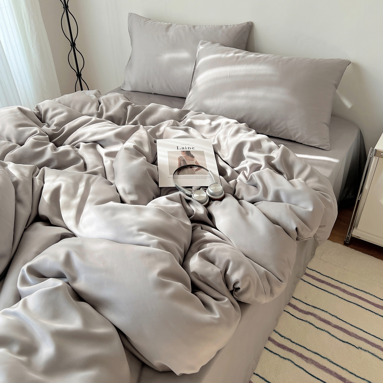 91家纺网 家纺一手货源 找家纺 悦织湾家纺 2026新款亲肤舒适冰丝四件套夏秋季凉爽透气纯色双拼床上用品学生宿舍单双人三四件套 银灰