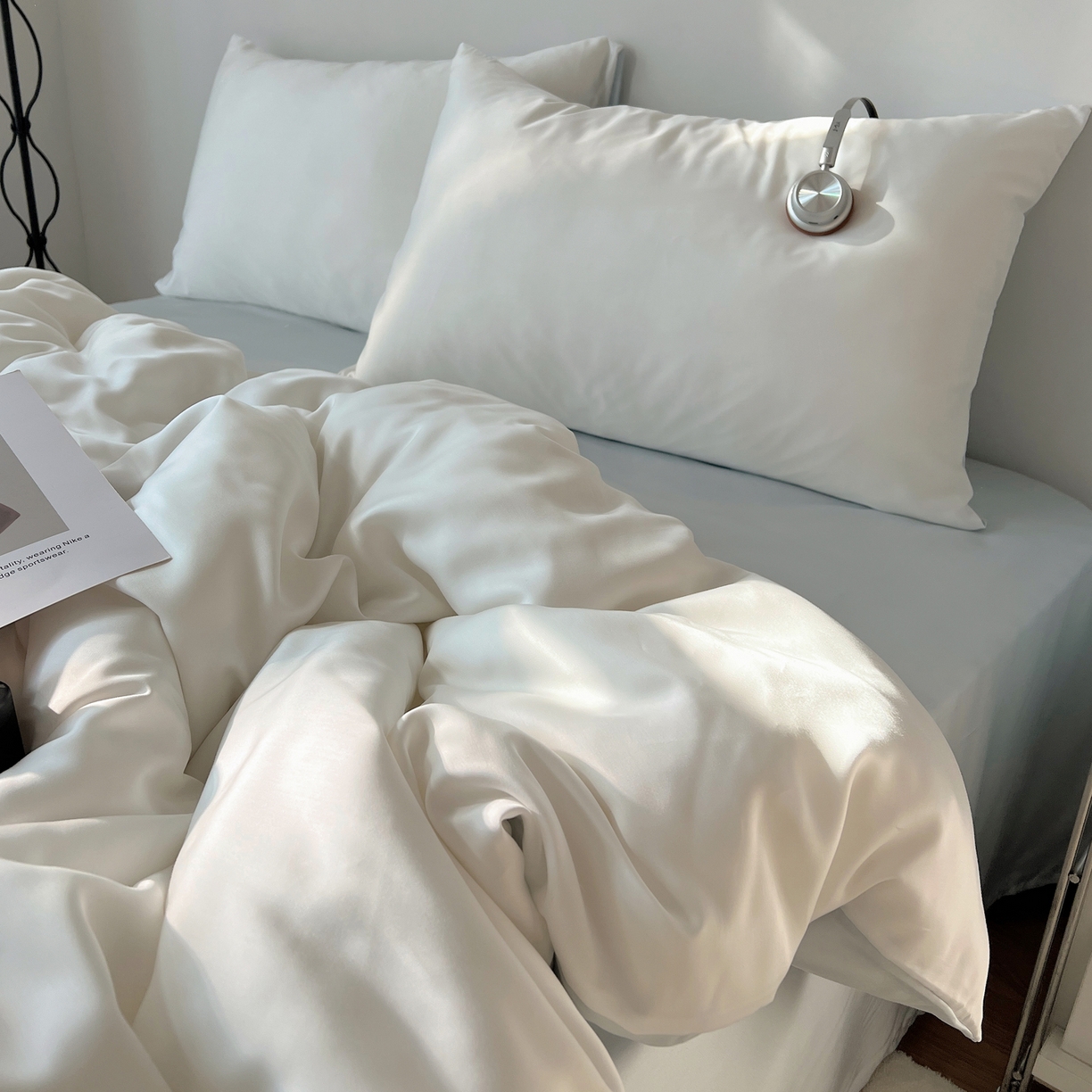 91家纺网 家纺一手货源 找家纺 悦织湾家纺 2026新款亲肤舒适冰丝四件套夏秋季凉爽透气纯色双拼床上用品学生宿舍单双人三四件套 云霜蓝调