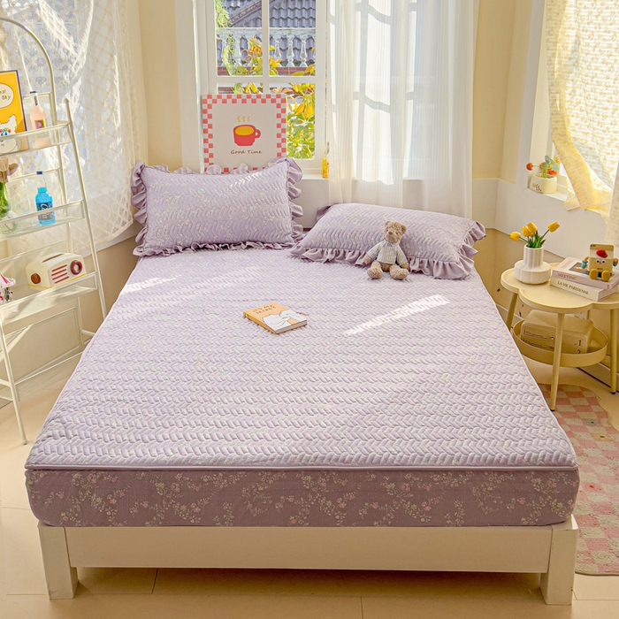 91家纺网 家纺一手货源 找家纺 纽缦家纺 2026春夏新款云朵提花双层纱夹棉绗缝单床笠 床笠单件 恋如青柠香