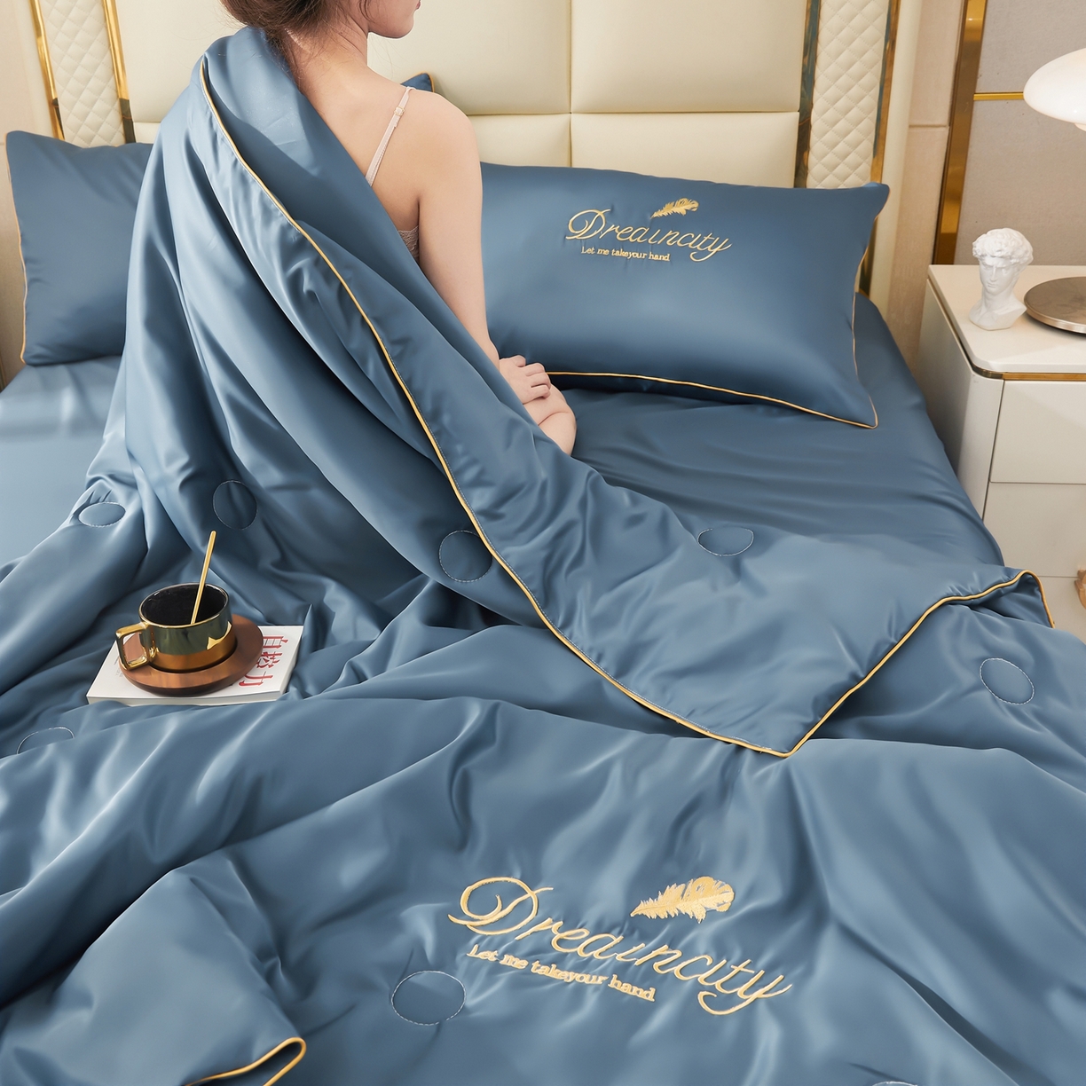 91家纺网 家纺一手货源 找家纺 好尚居 2026新款水洗真丝刺绣夏被被子被芯四件套 雾霾蓝