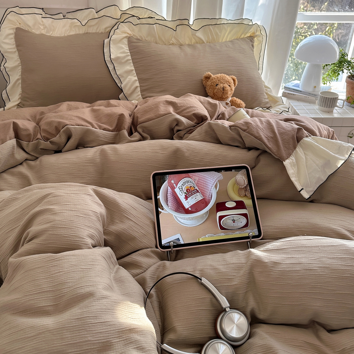 91家纺网 家纺一手货源 找家纺 轻奢坊 2026新款皱皱纱双层密拷花边四件套-洛可可 洛可可咖