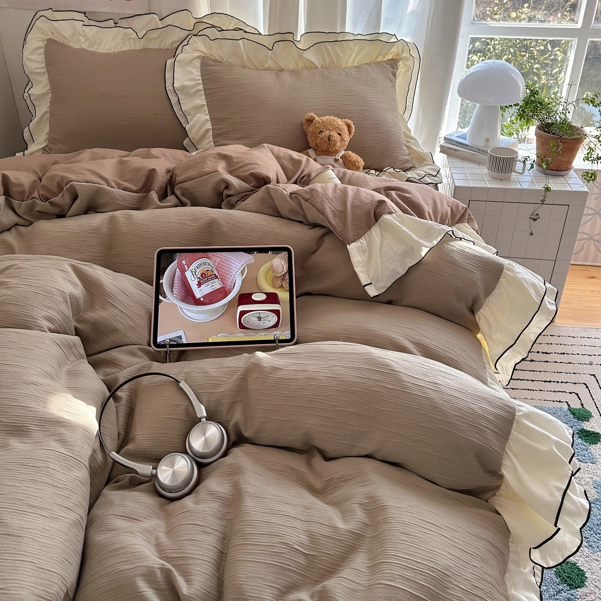 91家纺网 家纺一手货源 找家纺 轻奢坊 2026新款皱皱纱双层密拷花边四件套-洛可可 洛可可咖