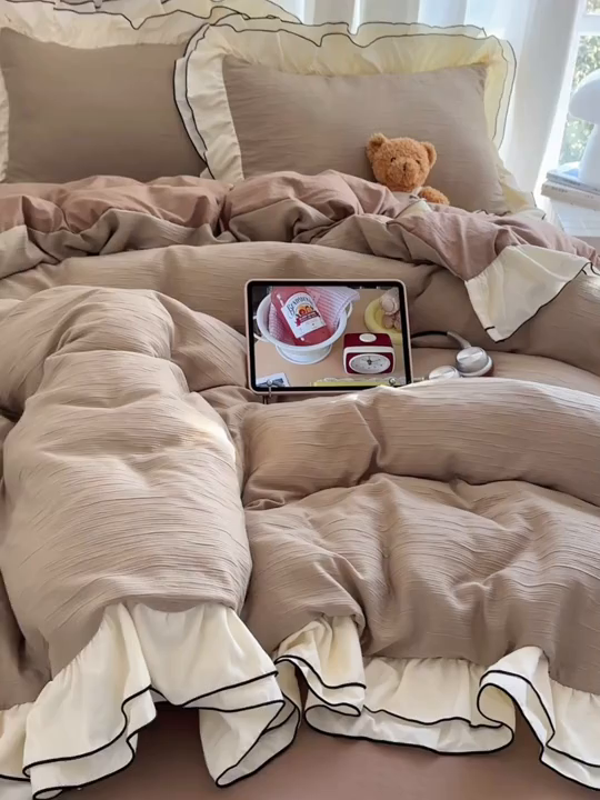 91家纺网 家纺一手货源 找家纺 轻奢坊 2026新款皱皱纱双层密拷花边四件套-洛可可 洛可可咖