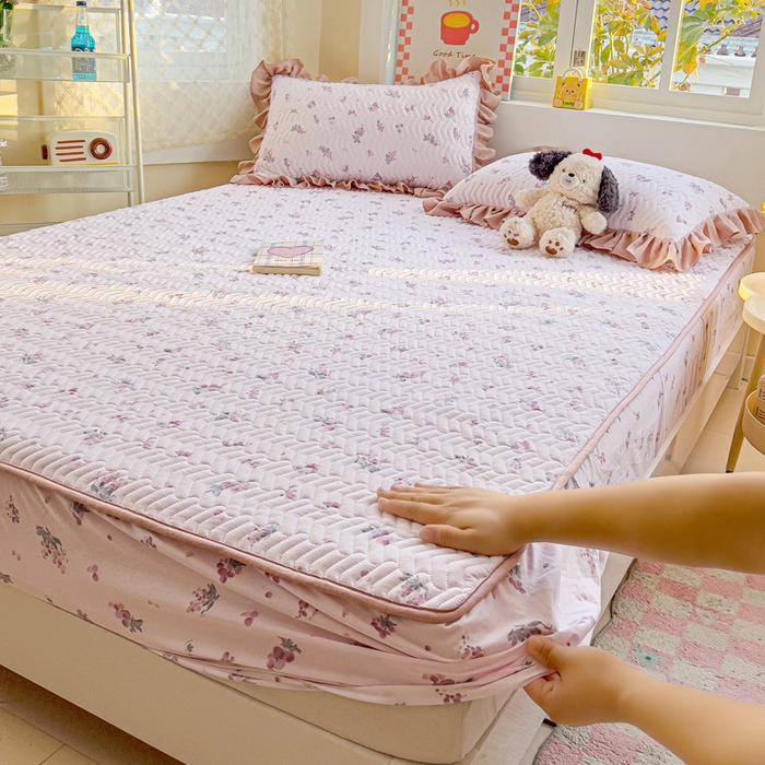 91家纺网 家纺一手货源 找家纺 纽缦家纺 2026春夏新款云朵提花双层纱夹棉绗缝单床笠 床笠单件 葡萄七分甜