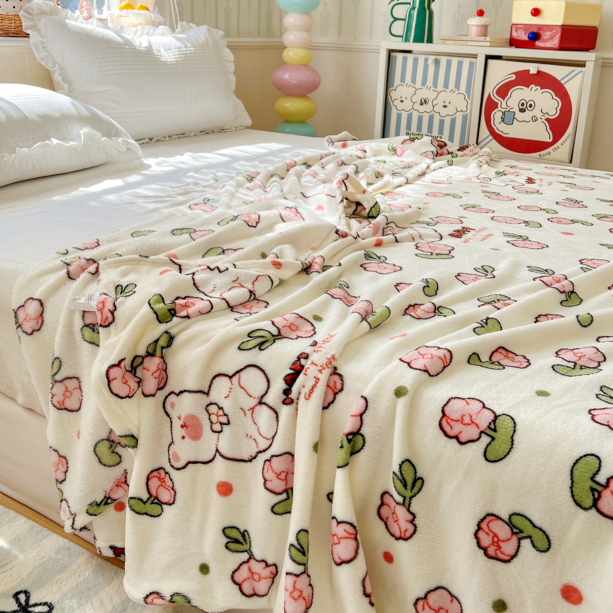 91家纺网 家纺一手货源 找家纺 悦织湾家纺 2026新款印花法兰绒毛毯牛奶绒盖毯春秋空调毯儿童床单小被子 花花世界