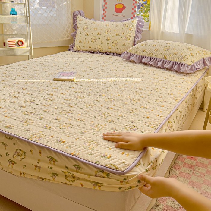 91家纺网 家纺一手货源 找家纺 纽缦家纺 2026春夏新款云朵提花双层纱夹棉绗缝单床笠 床笠单件 兔子的欢喜