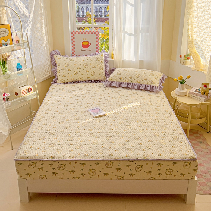 91家纺网 家纺一手货源 找家纺 纽缦家纺 2026春夏新款云朵提花双层纱夹棉绗缝单床笠 床笠单件 兔子的欢喜