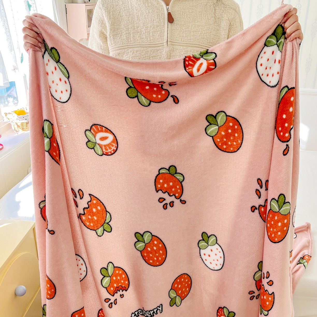 91家纺网 家纺一手货源 找家纺 悦织湾家纺 2026新款印花法兰绒毛毯牛奶绒盖毯春秋空调毯儿童床单小被子 奶油草莓