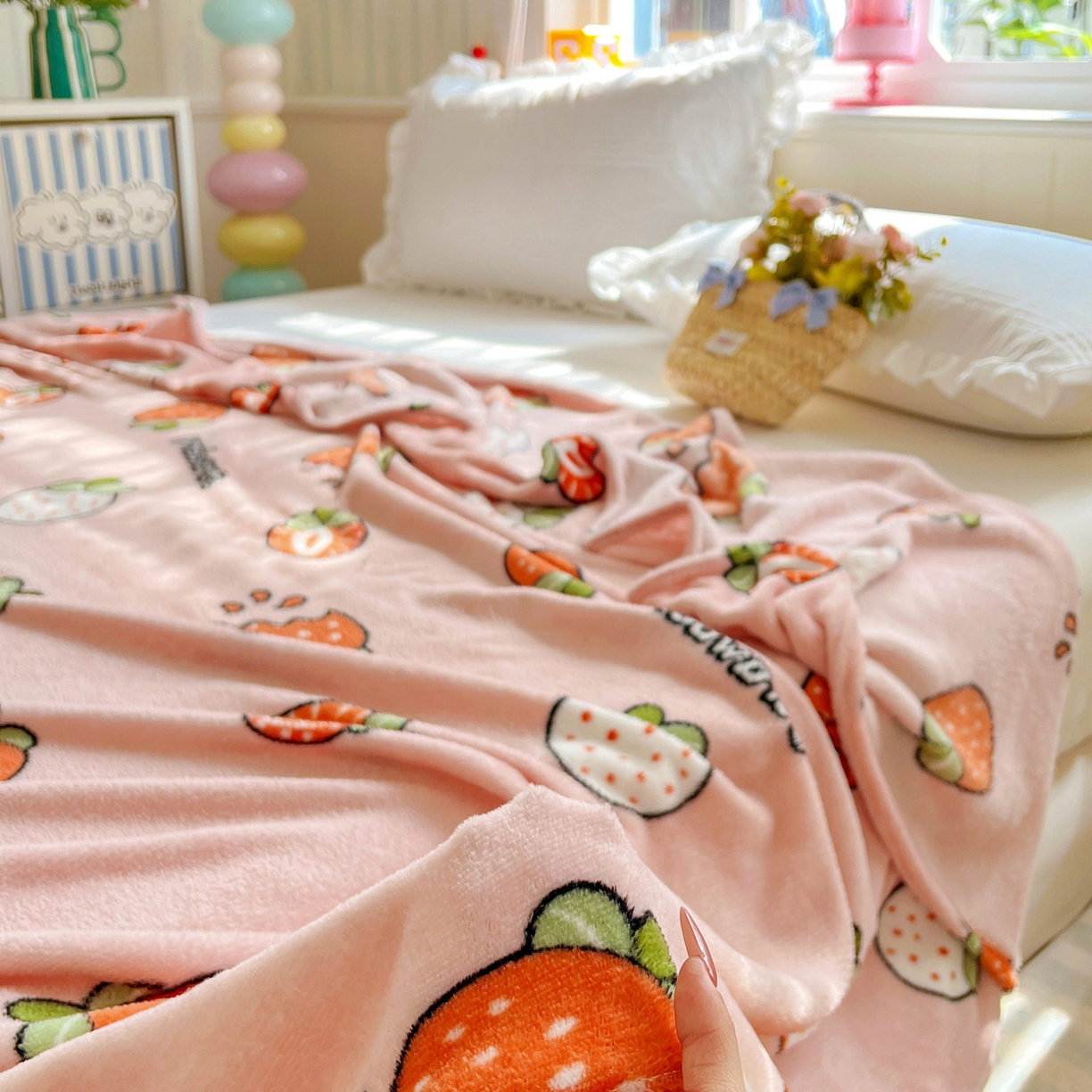 91家纺网 家纺一手货源 找家纺 悦织湾家纺 2026新款印花法兰绒毛毯牛奶绒盖毯春秋空调毯儿童床单小被子 奶油草莓