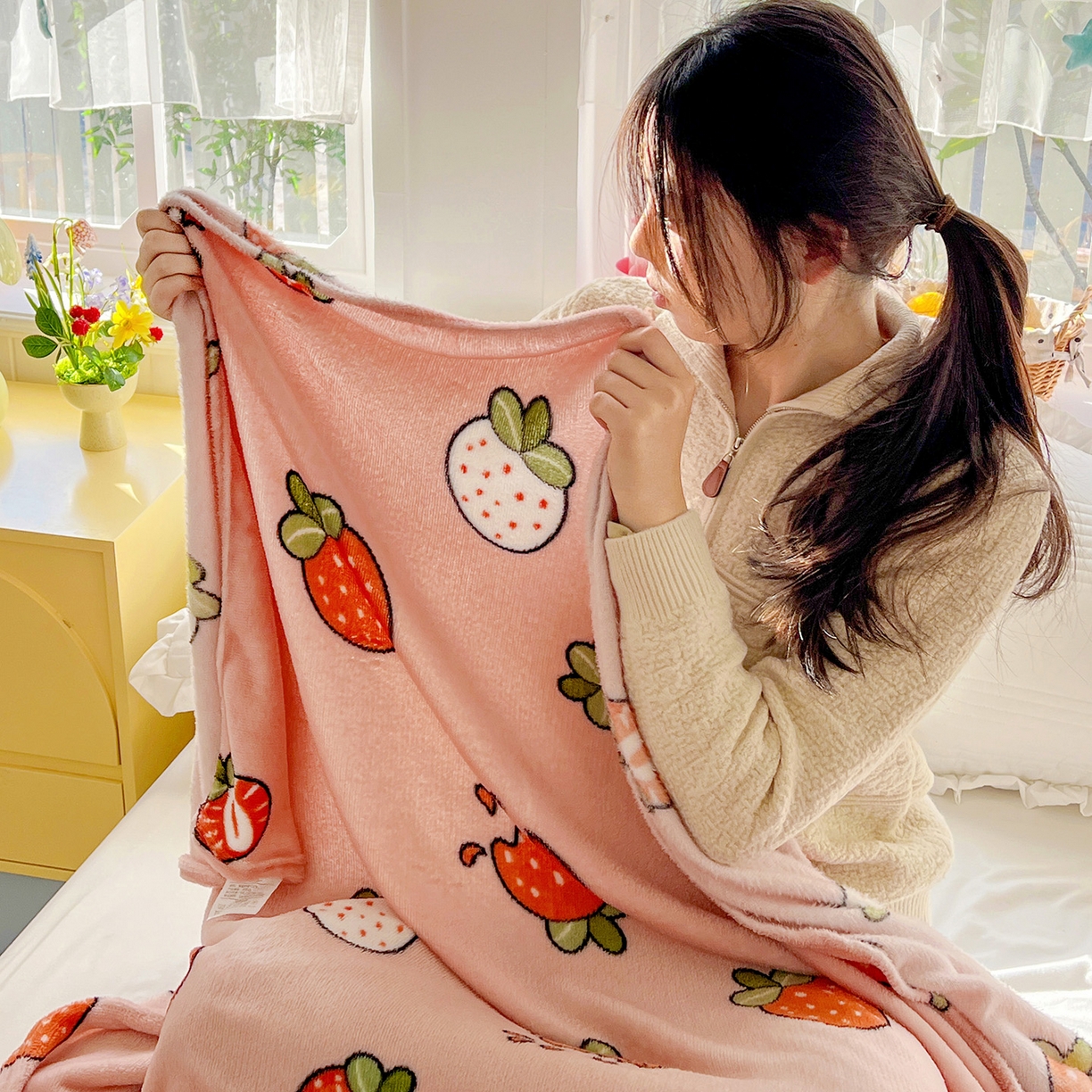 91家纺网 家纺一手货源 找家纺 悦织湾家纺 2026新款印花法兰绒毛毯牛奶绒盖毯春秋空调毯儿童床单小被子 奶油草莓