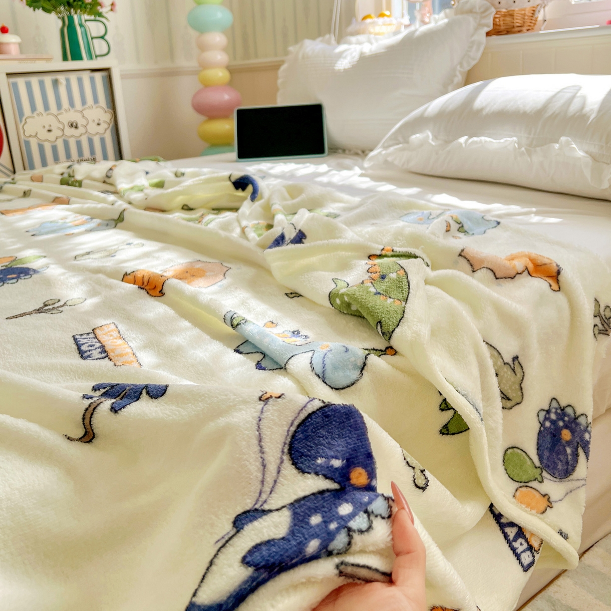 91家纺网 家纺一手货源 找家纺 悦织湾家纺 2026新款印花法兰绒毛毯牛奶绒盖毯春秋空调毯儿童床单小被子 恐龙宝贝