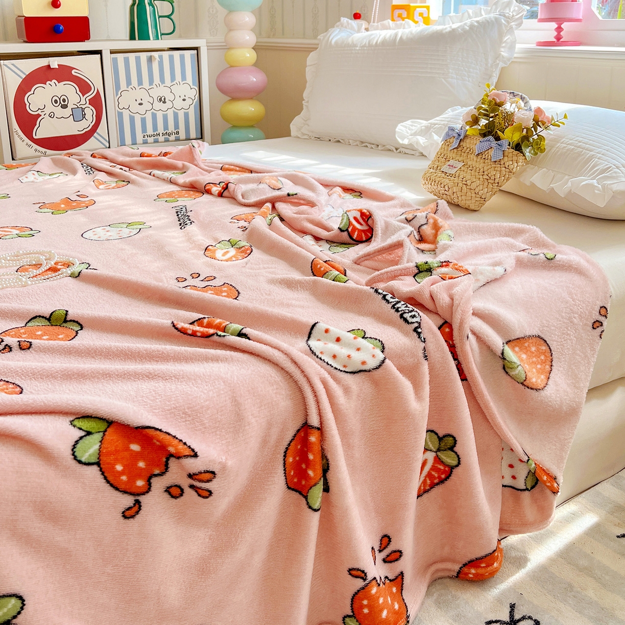 91家纺网 家纺一手货源 找家纺 悦织湾家纺 2026新款印花法兰绒毛毯牛奶绒盖毯春秋空调毯儿童床单小被子 奶油草莓