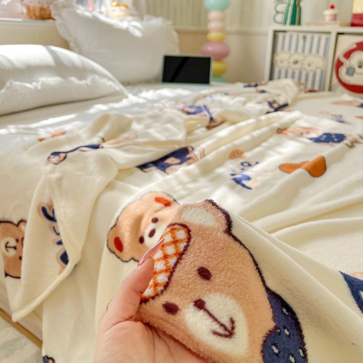 91家纺网 家纺一手货源 找家纺 悦织湾家纺 2026新款印花法兰绒毛毯牛奶绒盖毯春秋空调毯儿童床单小被子 英伦熊