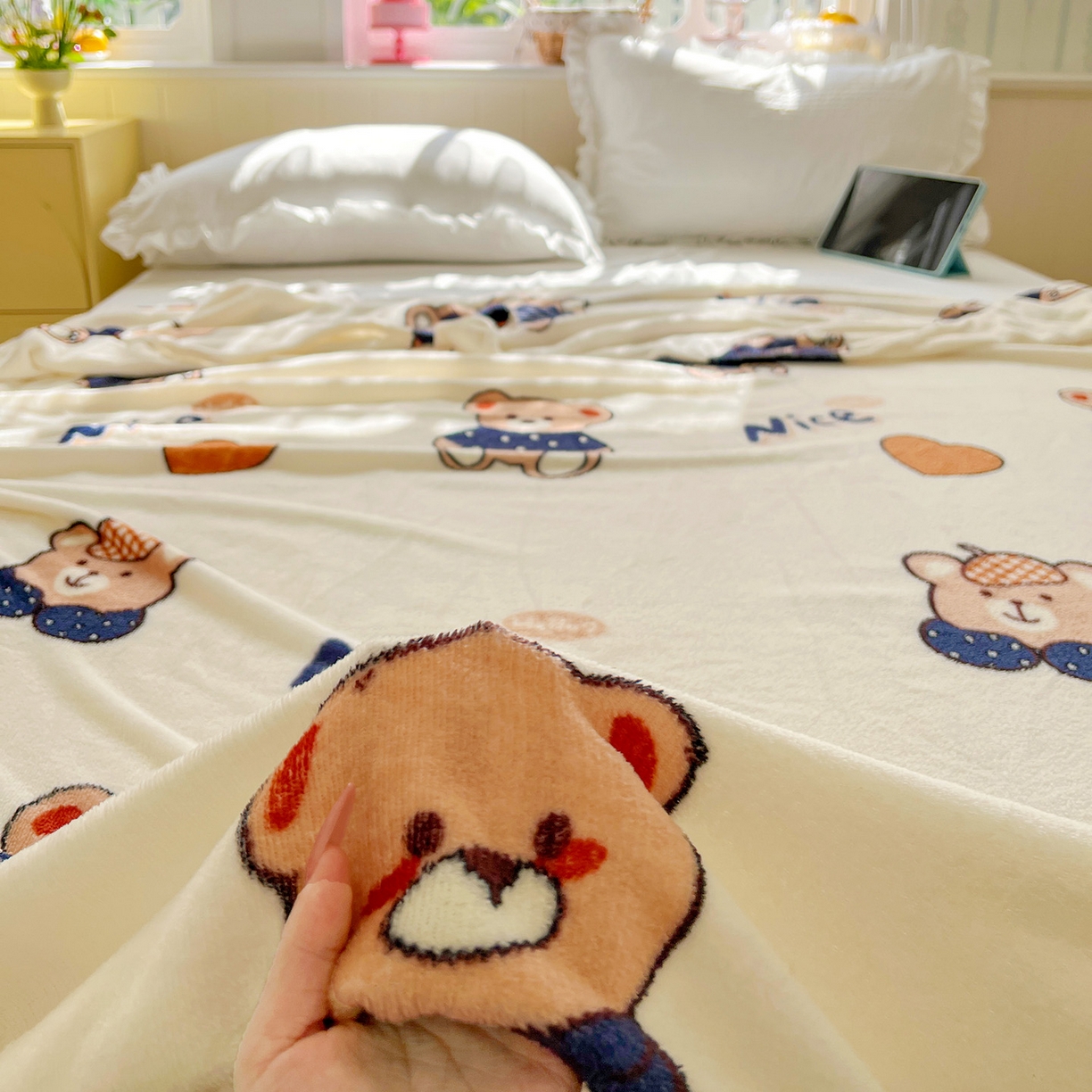 91家纺网 家纺一手货源 找家纺 悦织湾家纺 2026新款印花法兰绒毛毯牛奶绒盖毯春秋空调毯儿童床单小被子 英伦熊