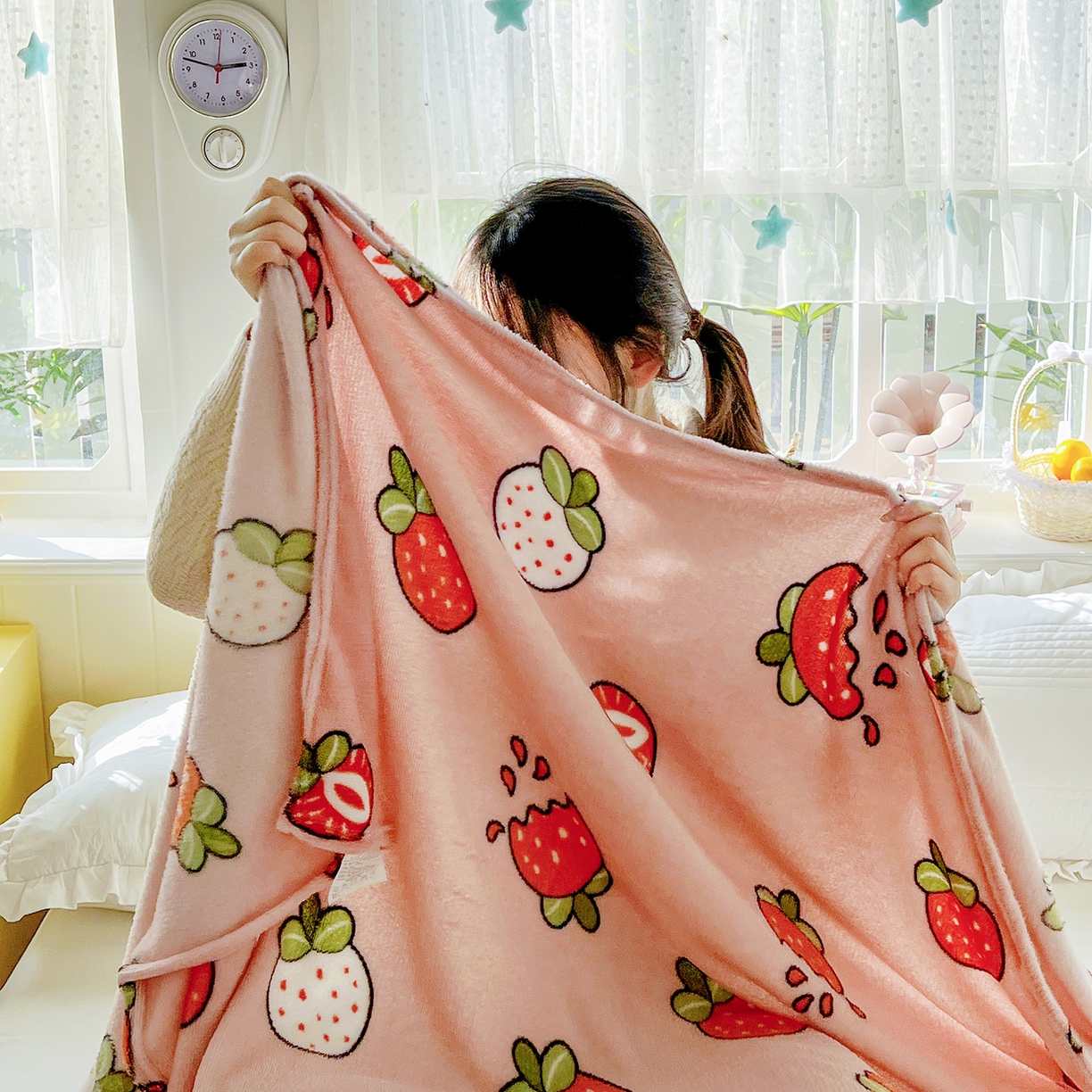 91家纺网 家纺一手货源 找家纺 悦织湾家纺 2026新款印花法兰绒毛毯牛奶绒盖毯春秋空调毯儿童床单小被子 奶油草莓