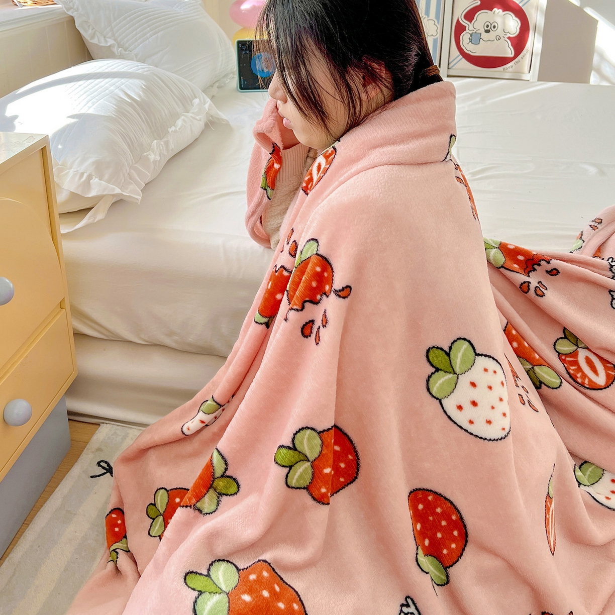 91家纺网 家纺一手货源 找家纺 悦织湾家纺 2026新款印花法兰绒毛毯牛奶绒盖毯春秋空调毯儿童床单小被子 奶油草莓