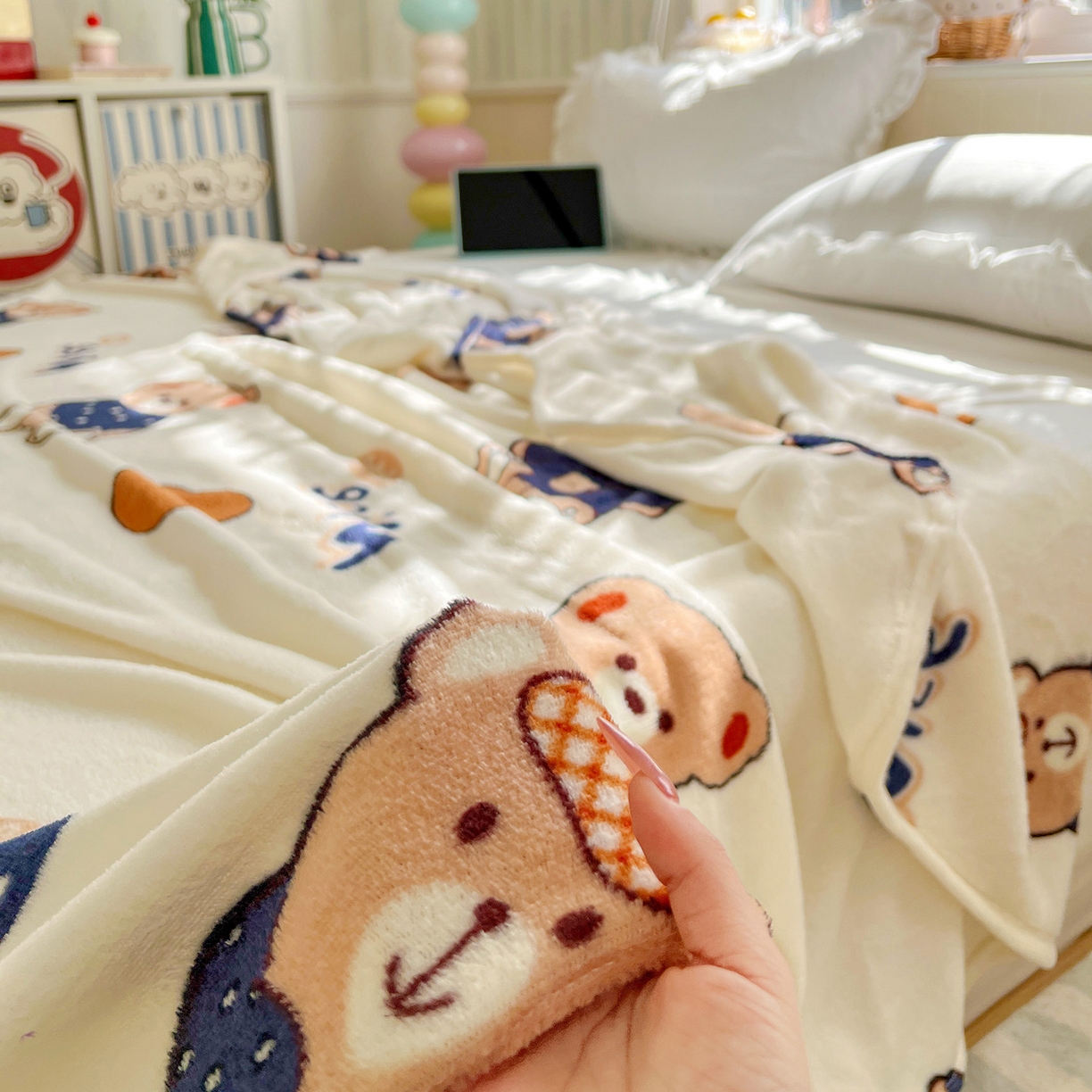 91家纺网 家纺一手货源 找家纺 悦织湾家纺 2026新款印花法兰绒毛毯牛奶绒盖毯春秋空调毯儿童床单小被子 英伦熊