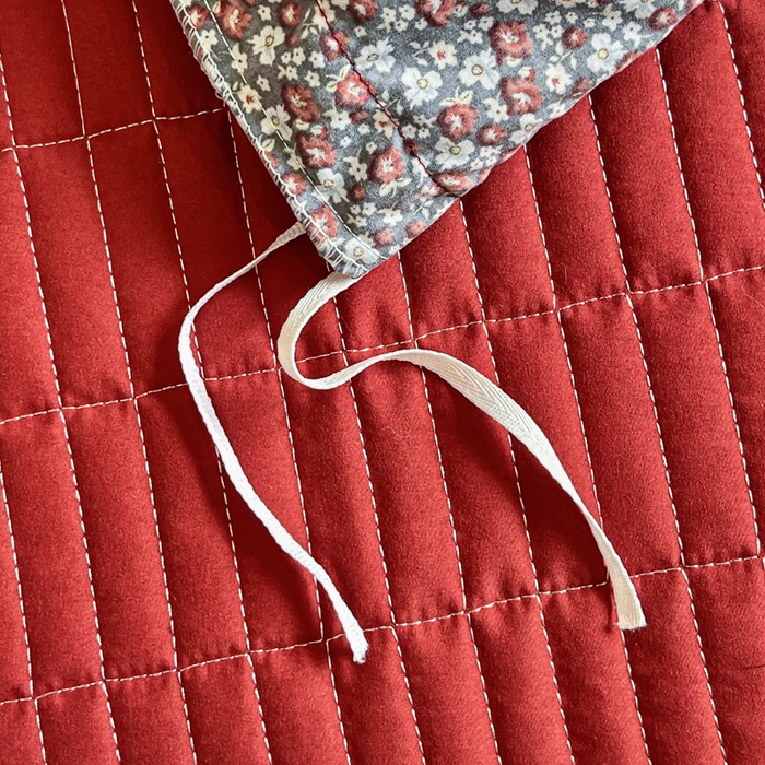 91家纺网 家纺一手货源 找家纺 梦可莱家居 2026春夏新品法式复古大花边清新复古卡通系列床盖四件套 花絮