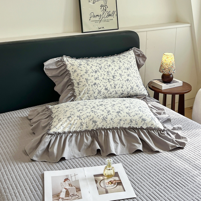 91家纺网 家纺一手货源 找家纺 梦可莱家居 2026春夏新品法式复古大花边清新复古卡通系列床盖四件套 精彩绝伦