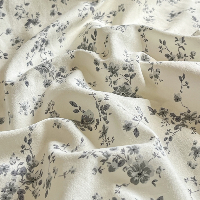 91家纺网 家纺一手货源 找家纺 梦可莱家居 2026春夏新品法式复古大花边清新复古卡通系列床盖四件套 精彩绝伦