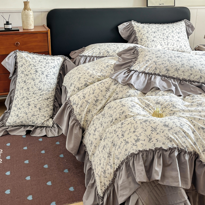 91家纺网 家纺一手货源 找家纺 梦可莱家居 2026春夏新品法式复古大花边清新复古卡通系列床盖四件套 精彩绝伦