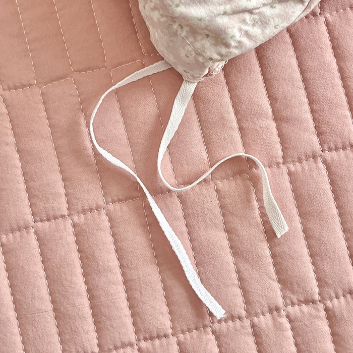 91家纺网 家纺一手货源 找家纺 梦可莱家居 2026春夏新品法式复古大花边清新复古卡通系列床盖四件套 恋恋情