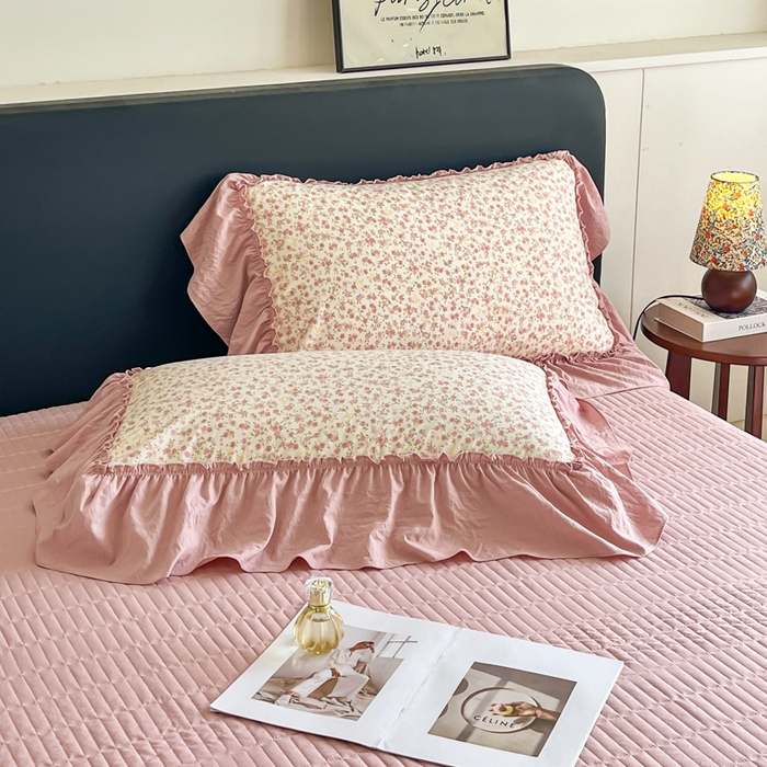 91家纺网 家纺一手货源 找家纺 梦可莱家居 2026春夏新品法式复古大花边清新复古卡通系列床盖四件套 满园春色