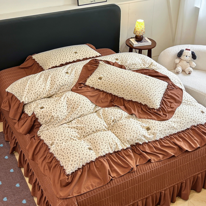 91家纺网 家纺一手货源 找家纺 梦可莱家居 2026春夏新品法式复古大花边清新复古卡通系列床盖四件套 萌萌兔