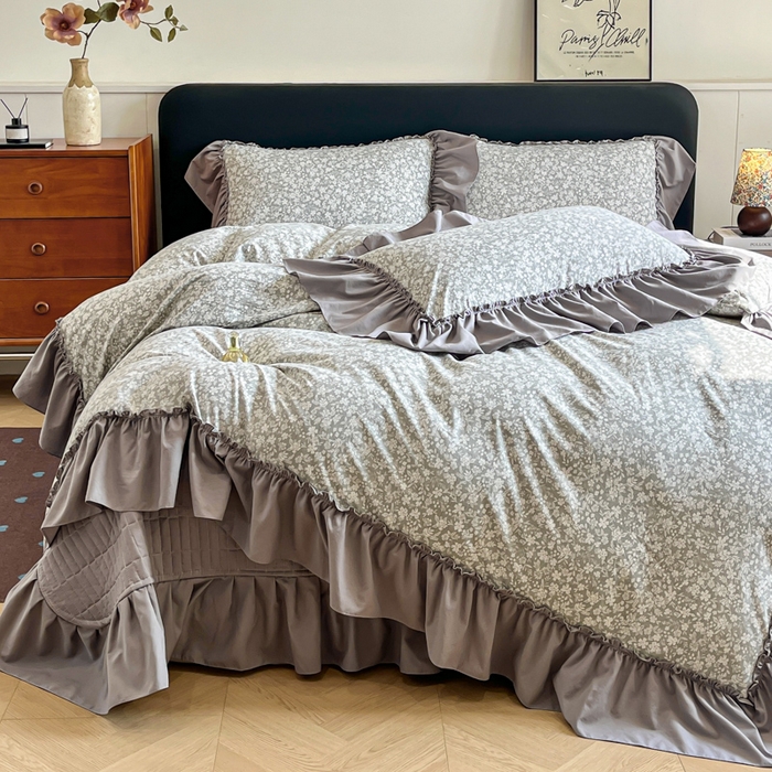 91家纺网 家纺一手货源 找家纺 梦可莱家居 2026春夏新品法式复古大花边清新复古卡通系列床盖四件套 梦境