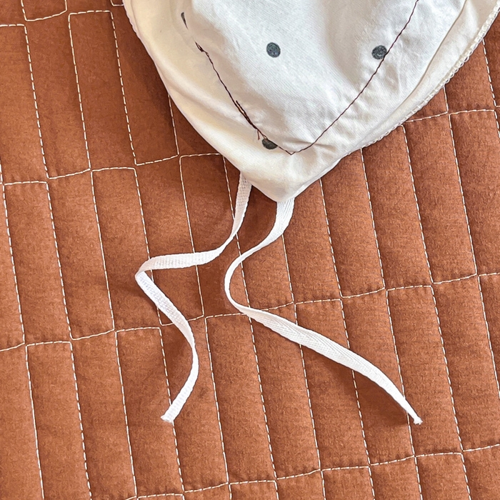 91家纺网 家纺一手货源 找家纺 梦可莱家居 2026春夏新品法式复古大花边清新复古卡通系列床盖四件套 米波点