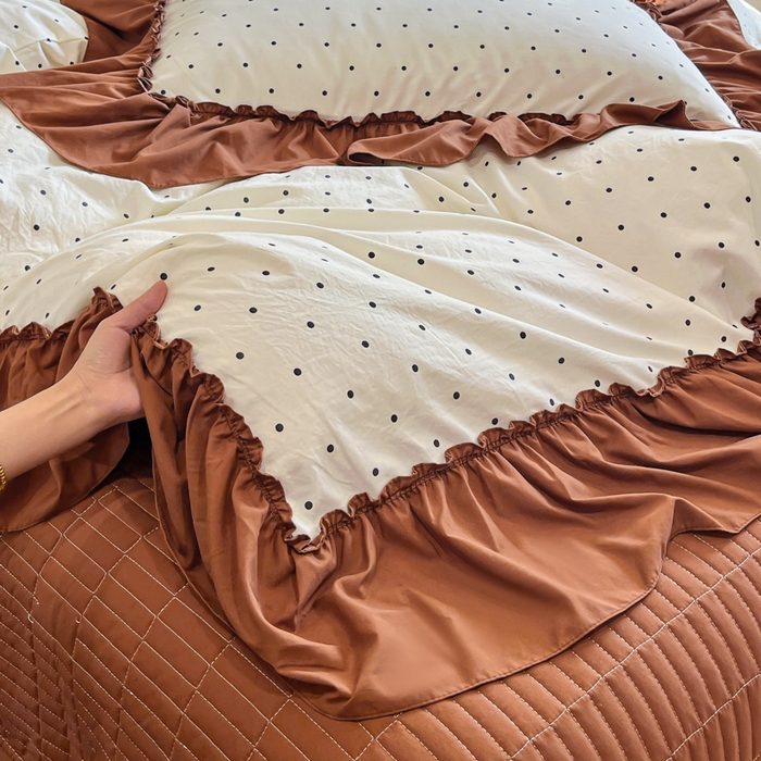 91家纺网 家纺一手货源 找家纺 梦可莱家居 2026春夏新品法式复古大花边清新复古卡通系列床盖四件套 米波点