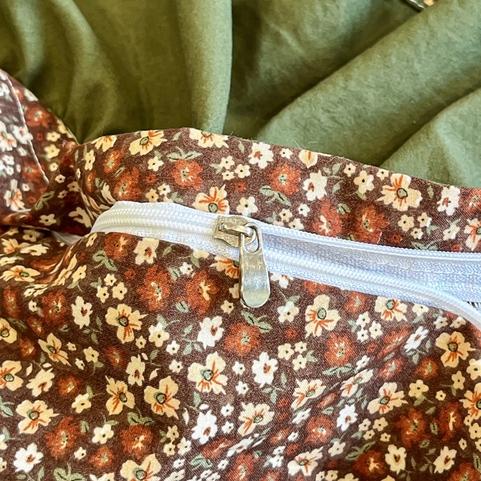 91家纺网 家纺一手货源 找家纺 梦可莱家居 2026春夏新品法式复古大花边清新复古卡通系列床盖四件套 明媚