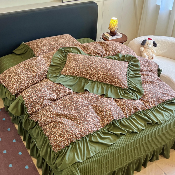 91家纺网 家纺一手货源 找家纺 梦可莱家居 2026春夏新品法式复古大花边清新复古卡通系列床盖四件套 明媚