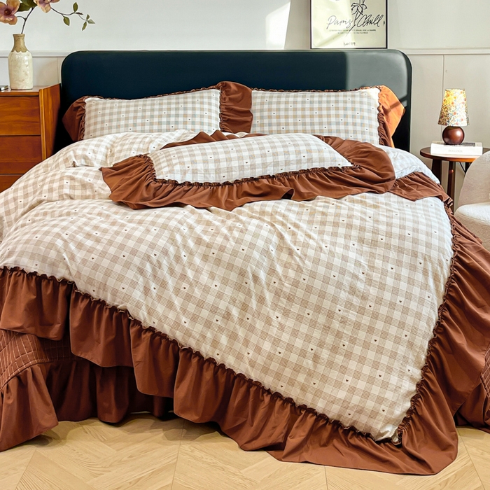 91家纺网 家纺一手货源 找家纺 梦可莱家居 2026春夏新品法式复古大花边清新复古卡通系列床盖四件套 田心格